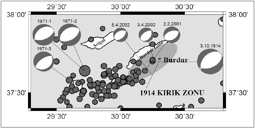 Şekil 5.15: Gri renkte içi dolu elips 1914 depreminin muhtemel kırık zonları. Şekil 5.15 te görüldüğü gibi Burdur gölü civarında meydana gelen bazı depremlerin faylanma mekanizmaları verilmektedir.