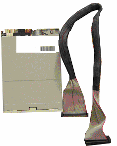 Tarihin ilk floppy disk sürücüsü (FDD) 1967 yılında IBM firması tarafından geliştirilmişti.