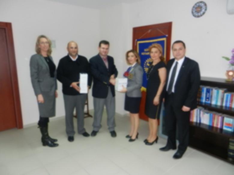 GÜNDOĞDU ROTARY KULÜBÜ İzmir Emniyet Müdürlüğü Çocuk Şube Müdürlüğüne 5 adet Navigasyon Aletini teslim ettik.