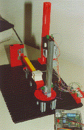 Resim 3: Pres Dikey Kolunun Montaj edilmiş Hali Resim 4'de montajı tamamlanmış robotun değişik açıdan genel resmi görülmektedir. Resmin sağ alt köşesinde arabirim yer almaktadır.