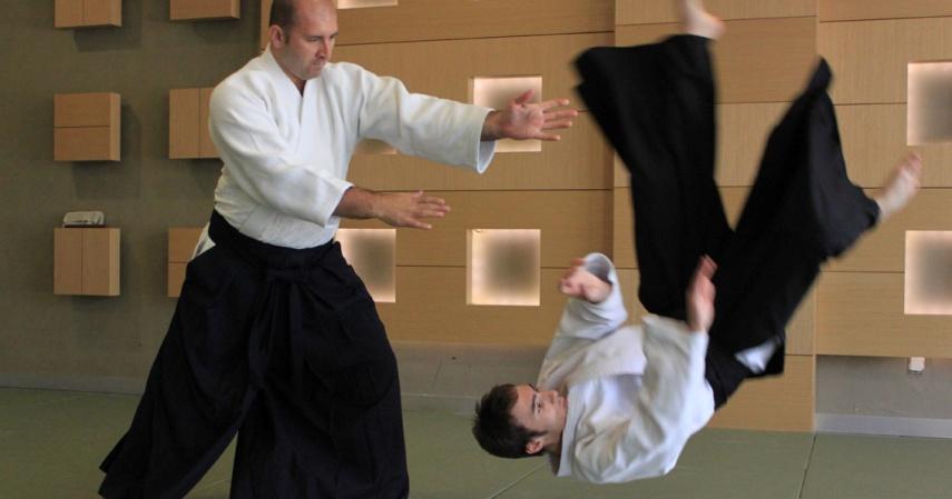 NEŞELİ SAATLER ETKİNLİK TANITIMLARI Aikido İlkokul 1,2,3,4.sınıflar (Cuma 16.15-18.00) Aikidō ([aikidoː], Japonca: 合 気 道 ) bir "modern Japon savaş sanatı" (Japonca: 現 代 武 道 gendai budō) dır.