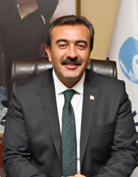 Adana Hüseyin SÖZLÜ Adana Büyükşehir Belediye Başkanı Büyükşehir 1965 yılında Ceyhan da doğdu.atatürk Üniversitesi Ziraat Fakültesi mezunudur.