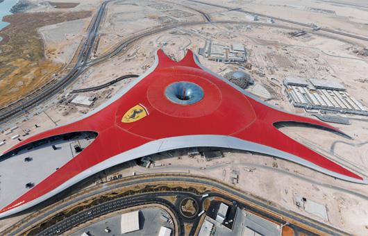 Ferrari World - Abu Dhabi Abu Dhabi nin sıcağında ısı