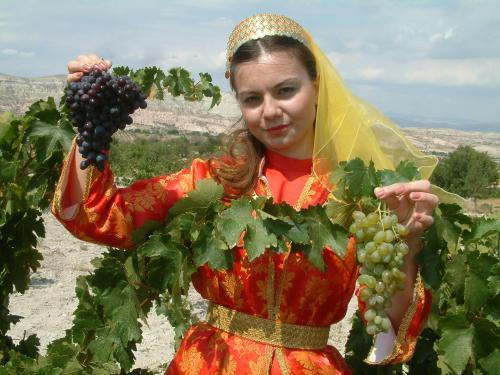 4.Tarım Şarap Tanrısı Dionysos un ilk asmayı diktiği yer Hem şaraplık hem de tüketim amaçlı üzüm üretiminde ülkemizin en fazla üzüm üretimi gerçekleştiren 3.