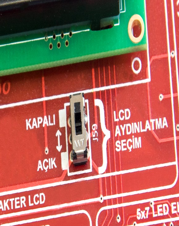 Sayfa 26 Tornavida Karakter LCD LCD, "Liquid Crystal Displays" kelimesinin kısaltmasıdır. Türkçesi, Likit Kristal Ekran dır. üzerinde 2 Satır, 6 Sütun karakter sınırı olan LCD bulunmaktadır.