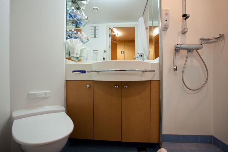 Standart İç Kabin Kabin Detayı : Standart iç kabin 2 Tek kişilik yataklı kabinlerde duş, WC, klima, kasa, buzdolabı, saç kurutma