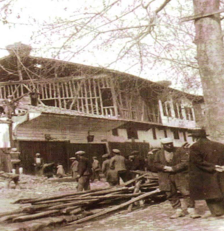 1942 Depreminde birinci, ikinci ve üçüncü derecede etkilenen kaza, nahiye ve köyler Tokat Valisi İzzettin Çağpar hemen Erbaa ya gitmiş, Kızılay ve yardım ekipleri de deprem bölgesine gönderilmiştir.