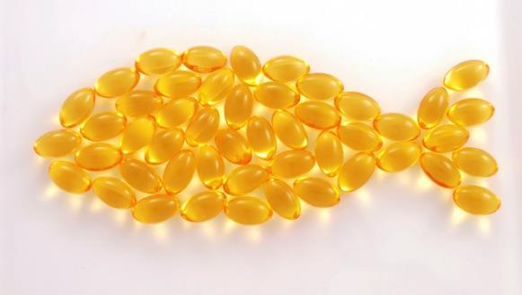 Esansiyel yağ asitleri Diğer omega-3 yağ asitleri Eikozapentaenoik asit (EPA) / 20:5, Δ 5,8,11,14,17 linolenik asitten sentezlenebilir. Sentez yaşlılıkta azalır. Dışarıdan besinlerle de alınır.