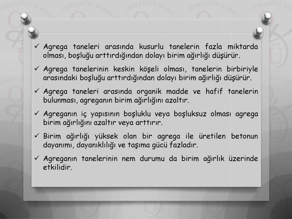 Agrega taneleri arasında organik madde ve hafif tanelerin bulunması, agreganın birim ağırlığını azaltır.