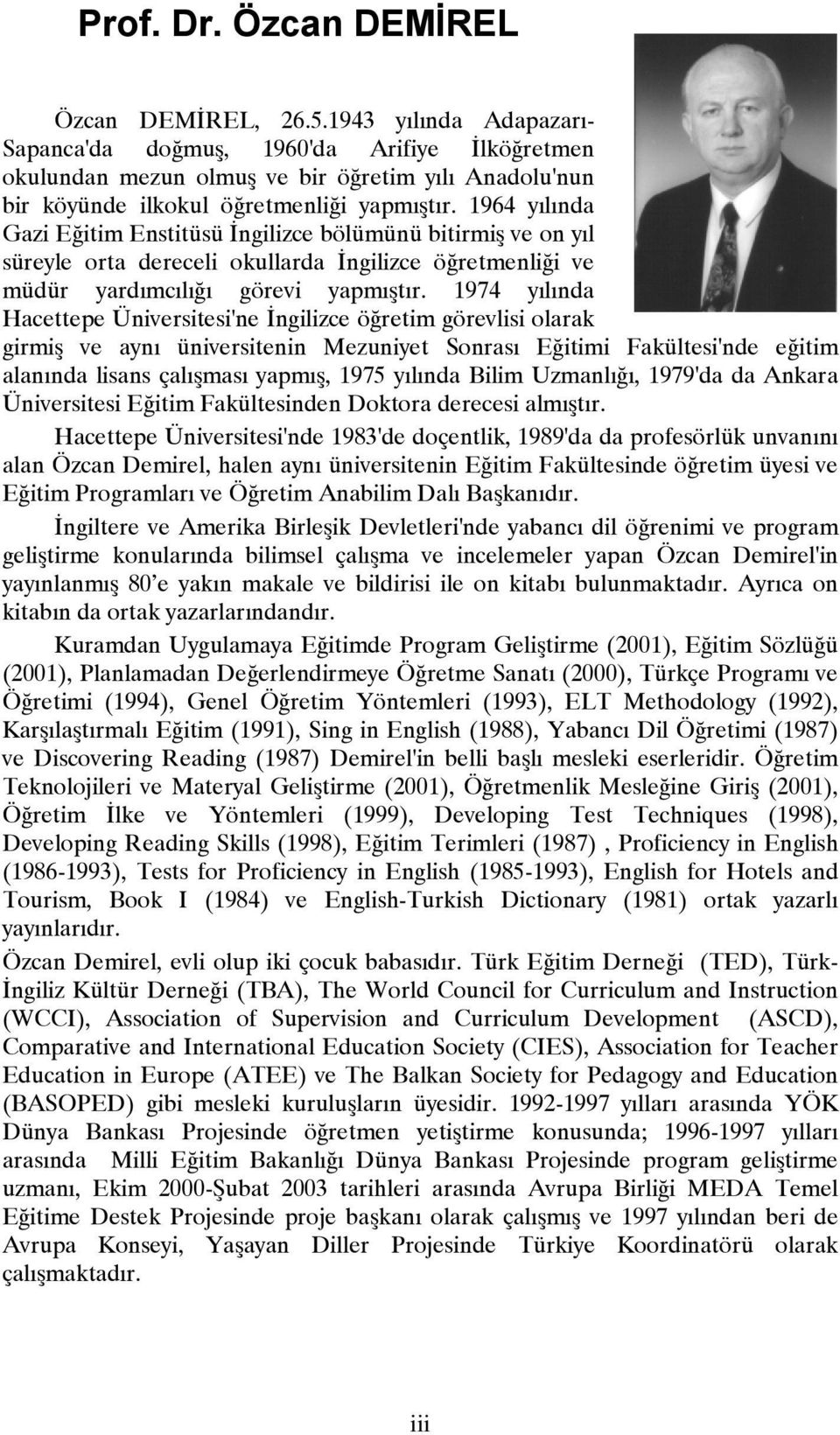 1964 yılında Gazi Eğitim Enstitüsü İngilizce bölümünü bitirmiş ve on yıl süreyle orta dereceli okullarda İngilizce öğretmenliği ve müdür yardımcılığı görevi yapmıştır.