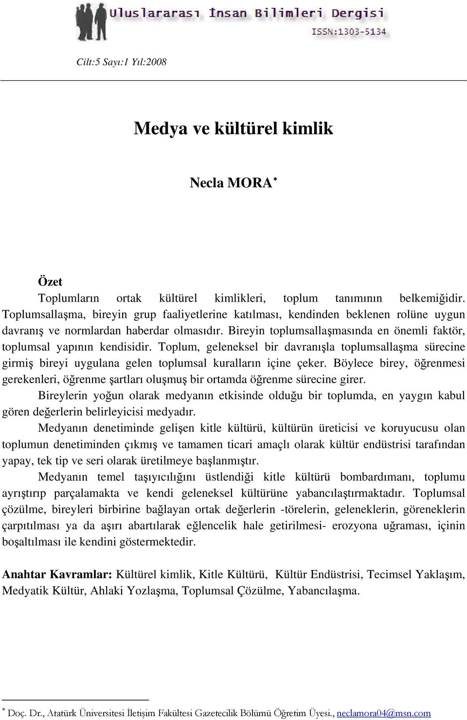 Bireyin toplumsallaşmasında en önemli faktör, toplumsal yapının kendisidir. Toplum, geleneksel bir davranışla toplumsallaşma sürecine girmiş bireyi uygulana gelen toplumsal kuralların içine çeker.