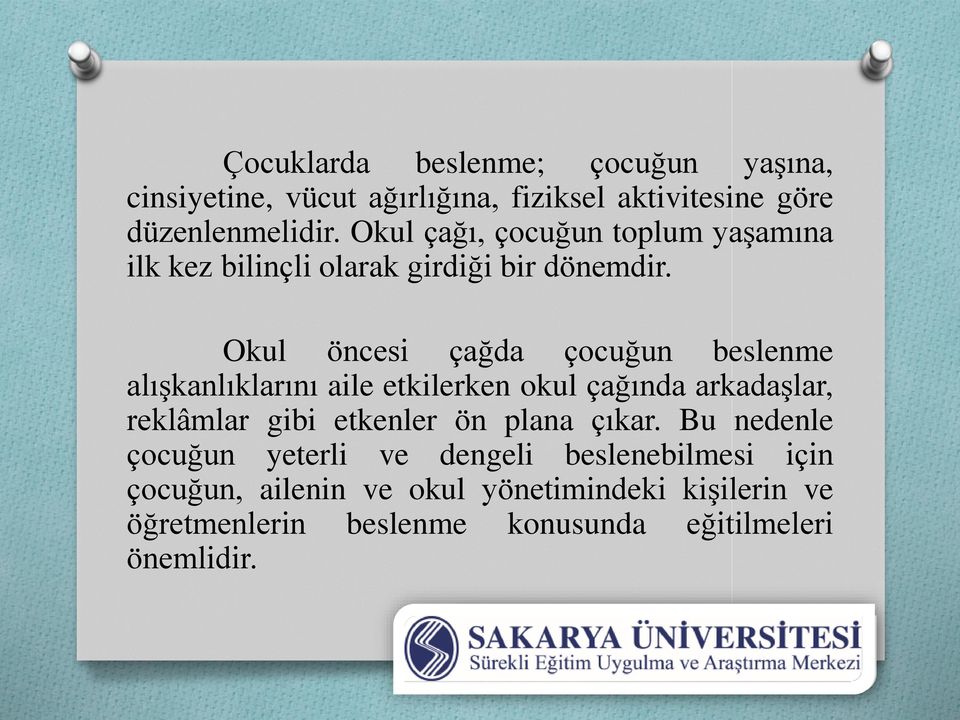 Okul öncesi çağda çocuğun beslenme alışkanlıklarını aile etkilerken okul çağında arkadaşlar, reklâmlar gibi etkenler ön