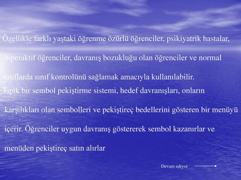 Tipik bir sembol pekiştirme sistemi, hedef davranışları, onların karşılıkları olan sembolleri ve pekiştireç