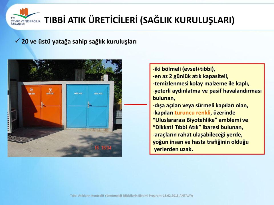 bulunan, -dışa açılan veya sürmeli kapıları olan, -kapıları turuncu renkli, üzerinde Uluslararası Biyotehlike amblemi