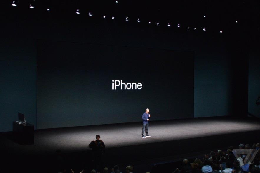 Yeni iphone un Lansmanı Yapıldı Apple yine bir Eylül etkinliği ile yeni telefonu iphone 7 yi tanıttı.