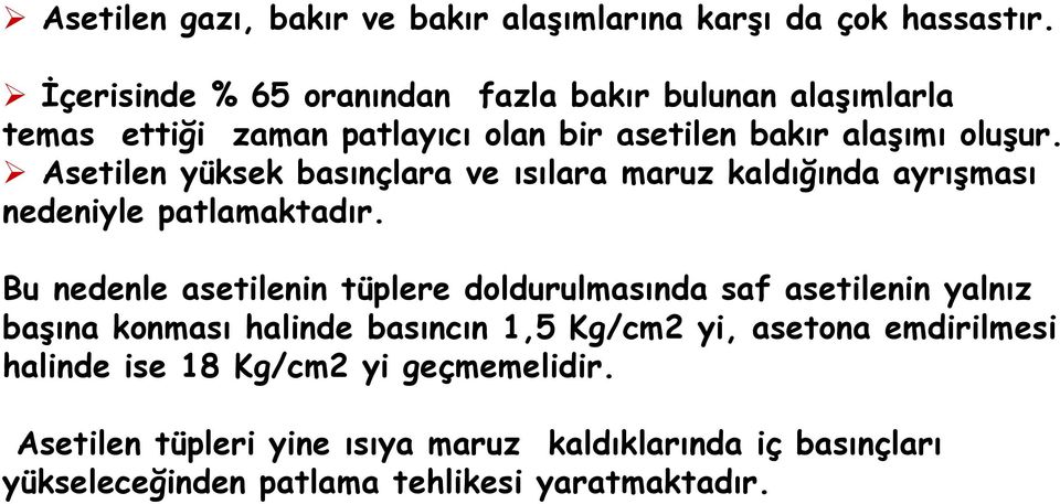 Asetilen yüksek basınçlara ve ısılara maruz kaldığında ayrışması nedeniyle patlamaktadır.