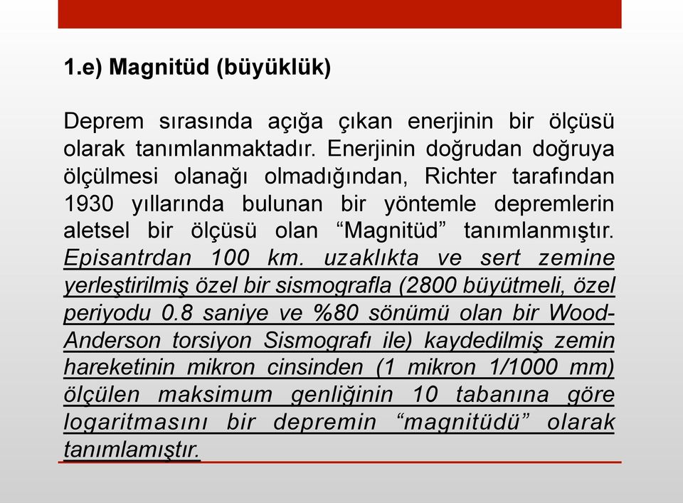 Magnitüd tanımlanmıştır. Episantrdan 100 km. uzaklıkta ve sert zemine yerleştirilmiş özel bir sismografla (2800 büyütmeli, özel periyodu 0.