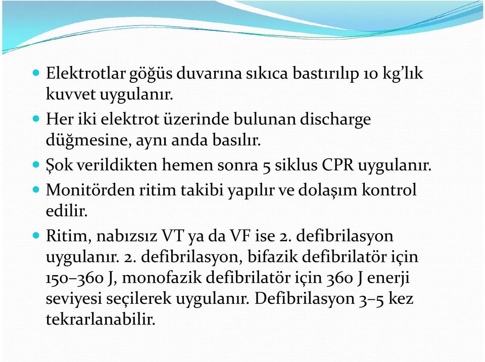 Şok verildikten hemen sonra 5 siklus CPR uygulanır. Monitörden ritim takibi yapılır ve dolaşım kontrol edilir.