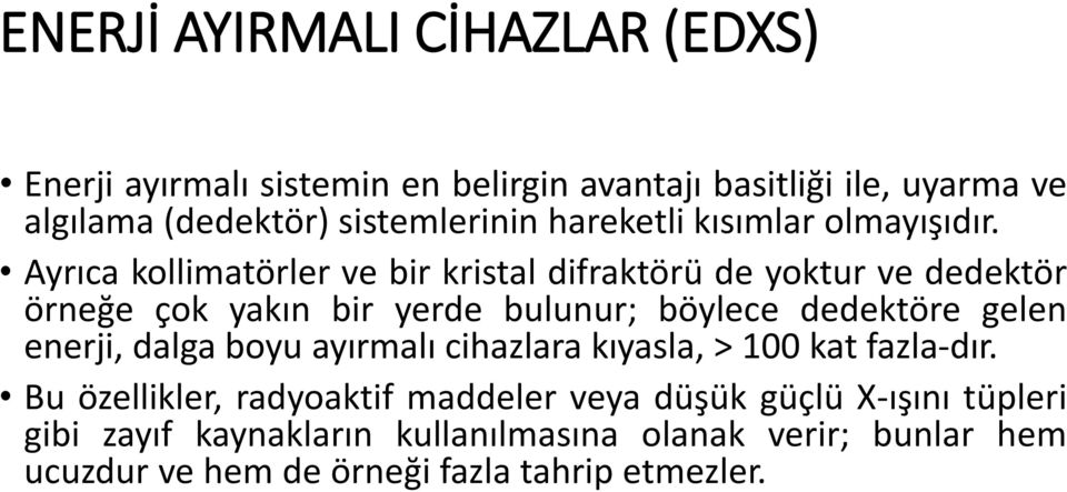 Ayrıca kollimatörler ve bir kristal difraktörü de yoktur ve dedektör örneğe çok yakın bir yerde bulunur; böylece dedektöre gelen