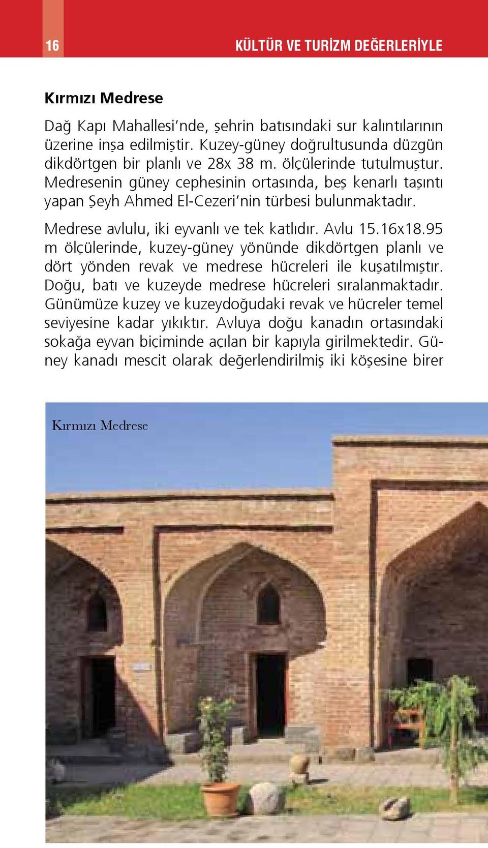 Medresenin güney cephesinin ortasında, beş kenarlı taşıntı yapan Şeyh Ahmed El-Cezeri nin türbesi bulunmaktadır. Medrese avlulu, iki eyvanlı ve tek katlıdır. Avlu 15.16x18.