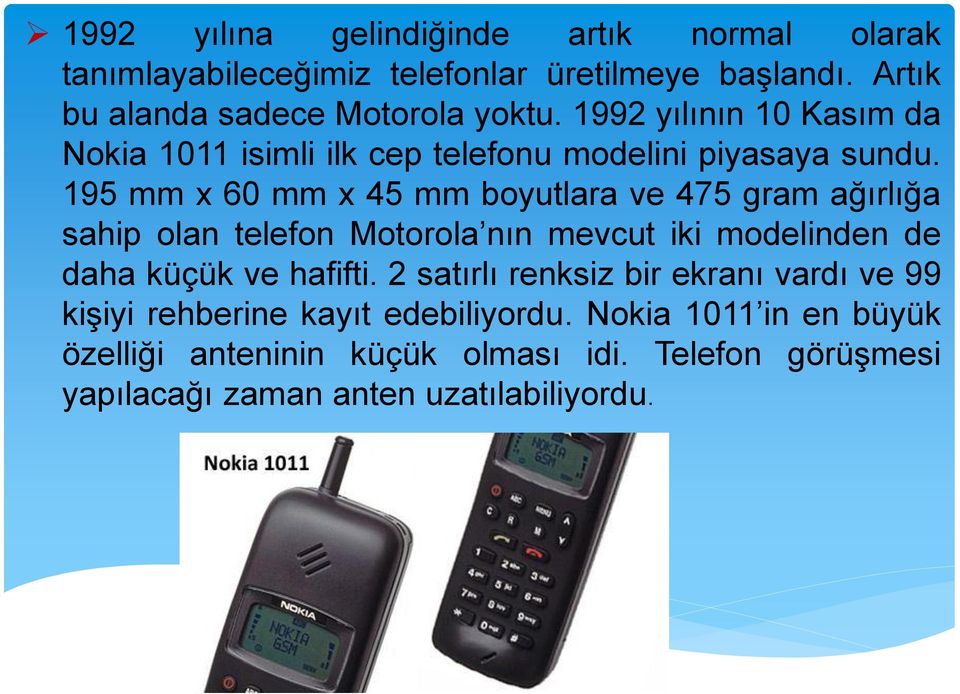 195 mm x 60 mm x 45 mm boyutlara ve 475 gram ağırlığa sahip olan telefon Motorola nın mevcut iki modelinden de daha küçük ve hafifti.