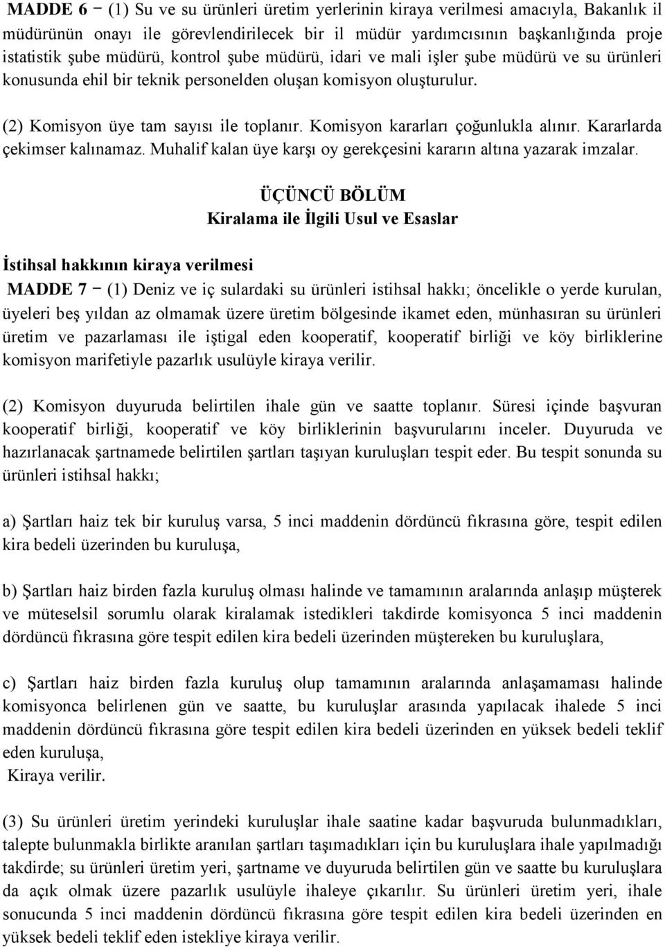 Komisyon kararları çoğunlukla alınır. Kararlarda çekimser kalınamaz. Muhalif kalan üye karşı oy gerekçesini kararın altına yazarak imzalar.