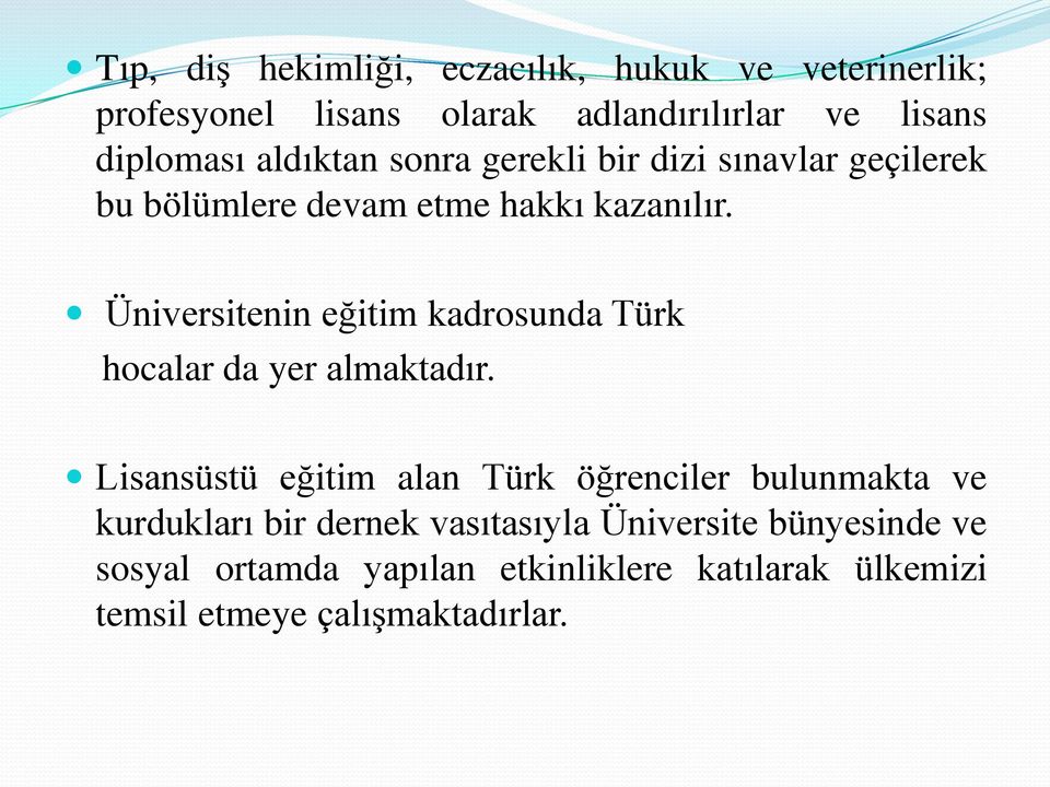 Üniversitenin eğitim kadrosunda Türk hocalar da yer almaktadır.