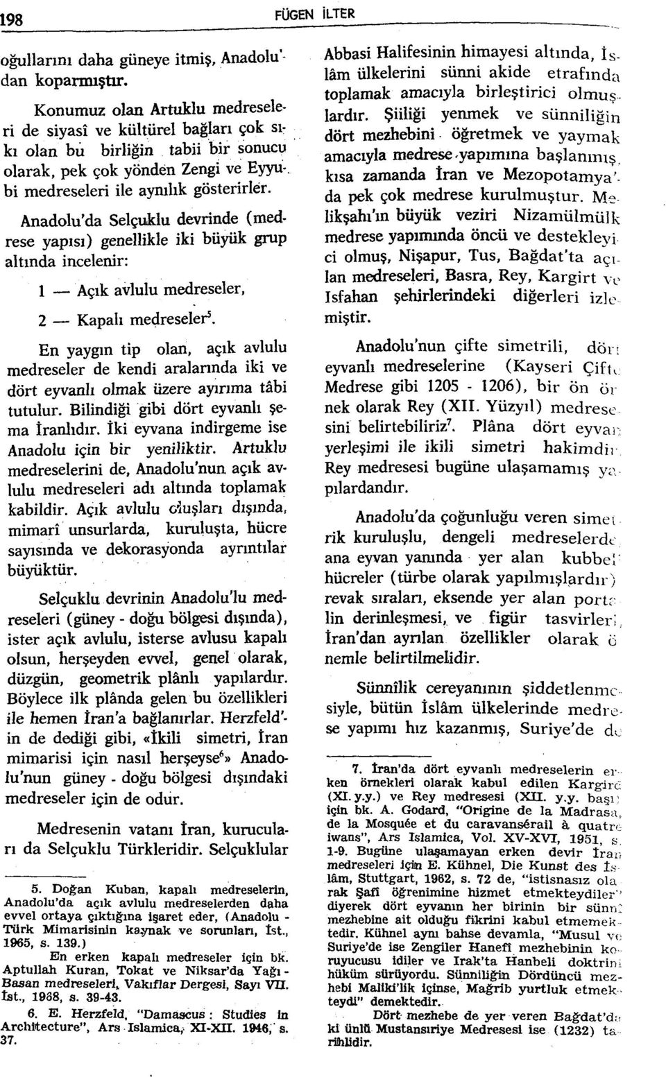 Anadolu'da Selçuklu devrinde (medrese yapısı) genellikle iki büyük grup altında incelenir: 1 Açık avlulu medreseler, 2 Kapalı medreseler'.