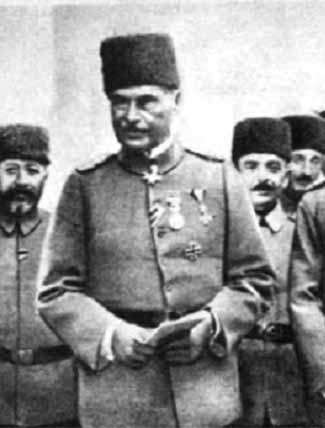 Mustafa Kemal, 10 Aralık 1915 te Anafartalar Grubu Komutanlığı nı Fevzi (Çakmak) a bırakarak Çanakkale deki savaştan ayrıldı.