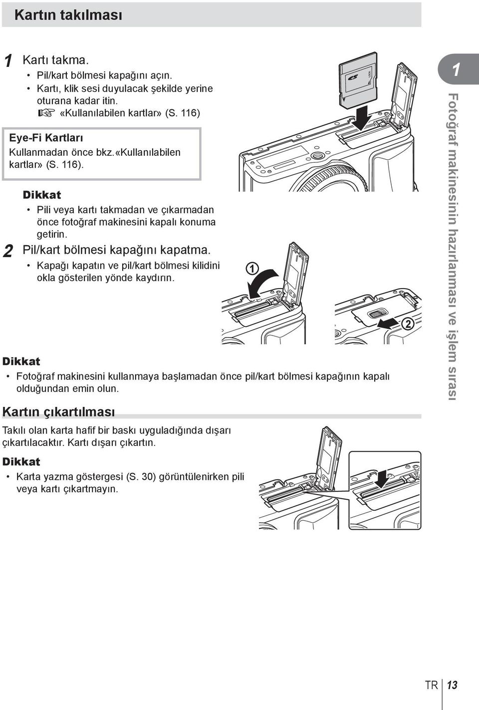 Kapağı kapatın ve pil/kart bölmesi kilidini okla gösterilen yönde kaydırın. Dikkat Fotoğraf makinesini kullanmaya başlamadan önce pil/kart bölmesi kapağının kapalı olduğundan emin olun.