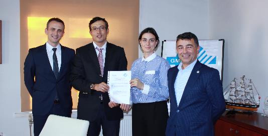 İŞKUR İLE GMO ARASINDA PROTOKOL İMZALANDI 12 Ekim 2015 tarihinde Odamız ile İŞKUR arasında TMMOB Gemi Mühendisleri Odası Üyelerine Yönelik İşbaşı Eğitim Programı işbirliği protokolü imzalandı.