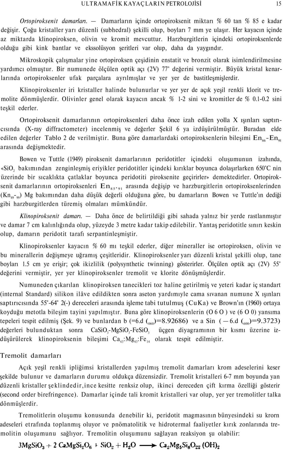 Harzburgitlerin içindeki ortopiroksenlerde olduğu gibi kink bantlar ve ekssolüsyon şeritleri var olup, daha da yaygındır.