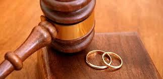 Türkiye de Evlenme ve Boşanma İstatistikleri Evlenen çiftlerin sayısı 2013 yılına göre yüzde 0,1 azalarak 2014 yılında 599 bin 704 oldu.