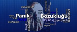 Agorafobi Nedir? Panik atağı kişinin kaygısının ve korkusunun birden arttığı bir durumdur ve kişi bu durumu yaşamaktan korkar. Agorafobi, panik yaşanan durumlara ilişkin olarak gelişir.