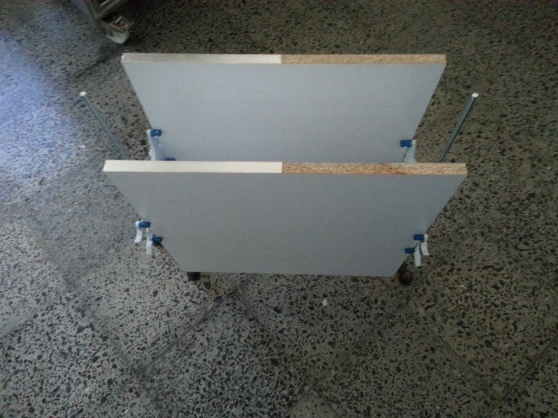 Şekil 1. Timber Test markalı 1 m3 lük deney odası Deney numuneleri paketten çıkarılmış ve alüminyum bant ile iki kenarın tamamı ve üçüncü kenarın yarısı Şekil 2 de görüldüğü gibi bantlanmıştır.