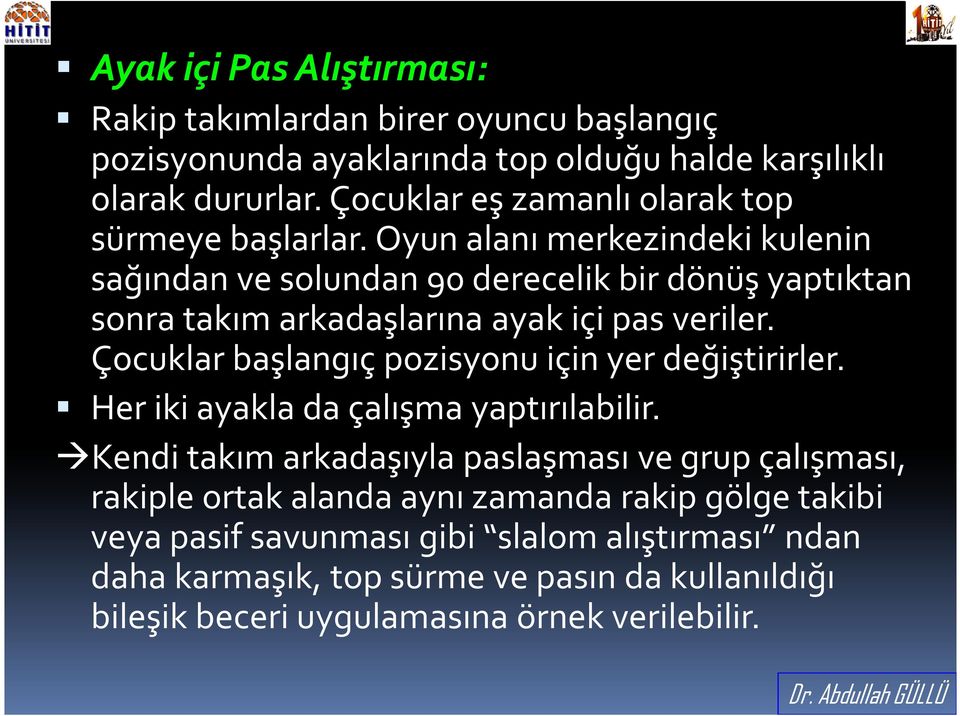 Oyun alanı merkezindeki kulenin sağından ve solundan 90 derecelik bir dönüş yaptıktan sonra takım arkadaşlarına ayak içi pas veriler.