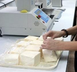 Ezine Peyniri Ezine ilçesinde farklı aylarda toplanan sütler kullanılarak üretilen Ezine Peyniri örneklerinin genel bileşimleri Nisan Mayıs Haziran Temmuz KM, % 42.