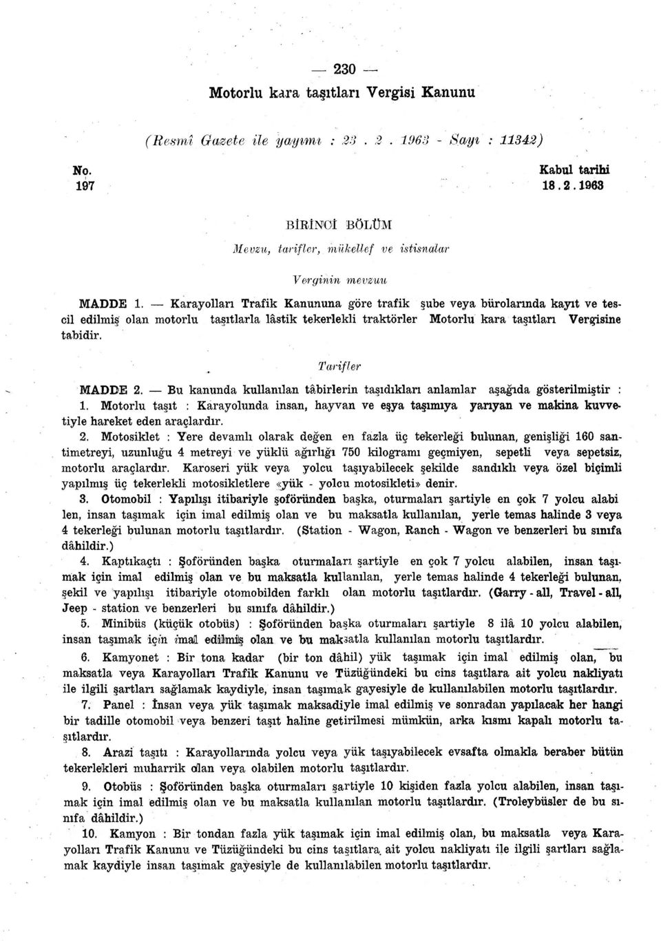 Bu kanunda kullanılan tâbirlerin taşıdıkları anlamlar aşağıda gösterilmiştir : 1. Motorlu taşıt : Karayolunda insan, hayvan ve eşya taşımıya yanyan ve makina kuvvetiyle hareket eden araçlardır. 2.