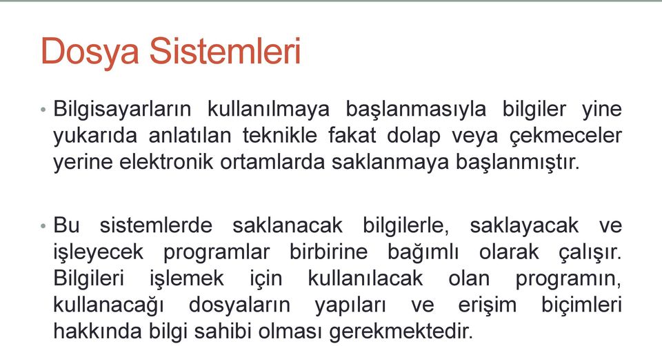 Bu sistemlerde saklanacak bilgilerle, saklayacak ve işleyecek programlar birbirine bağımlı olarak çalışır.