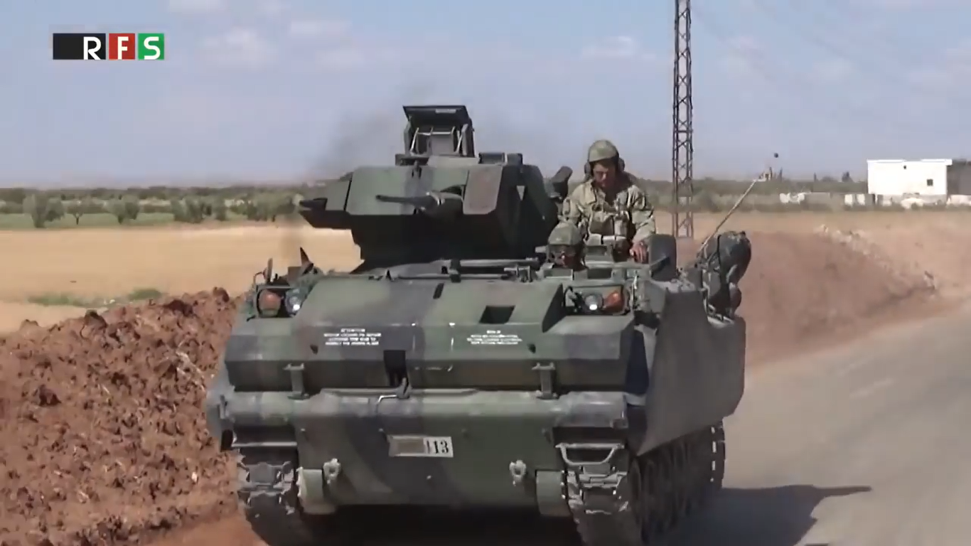 Türk ACV-15 Zırhlı Muharebe Aracı El Rai'ye ilerliyor Amerikan Ordusu, M-113 leri daha ağır zırh ve silahlara sahip M-2 Bradley ile değiştirdi.
