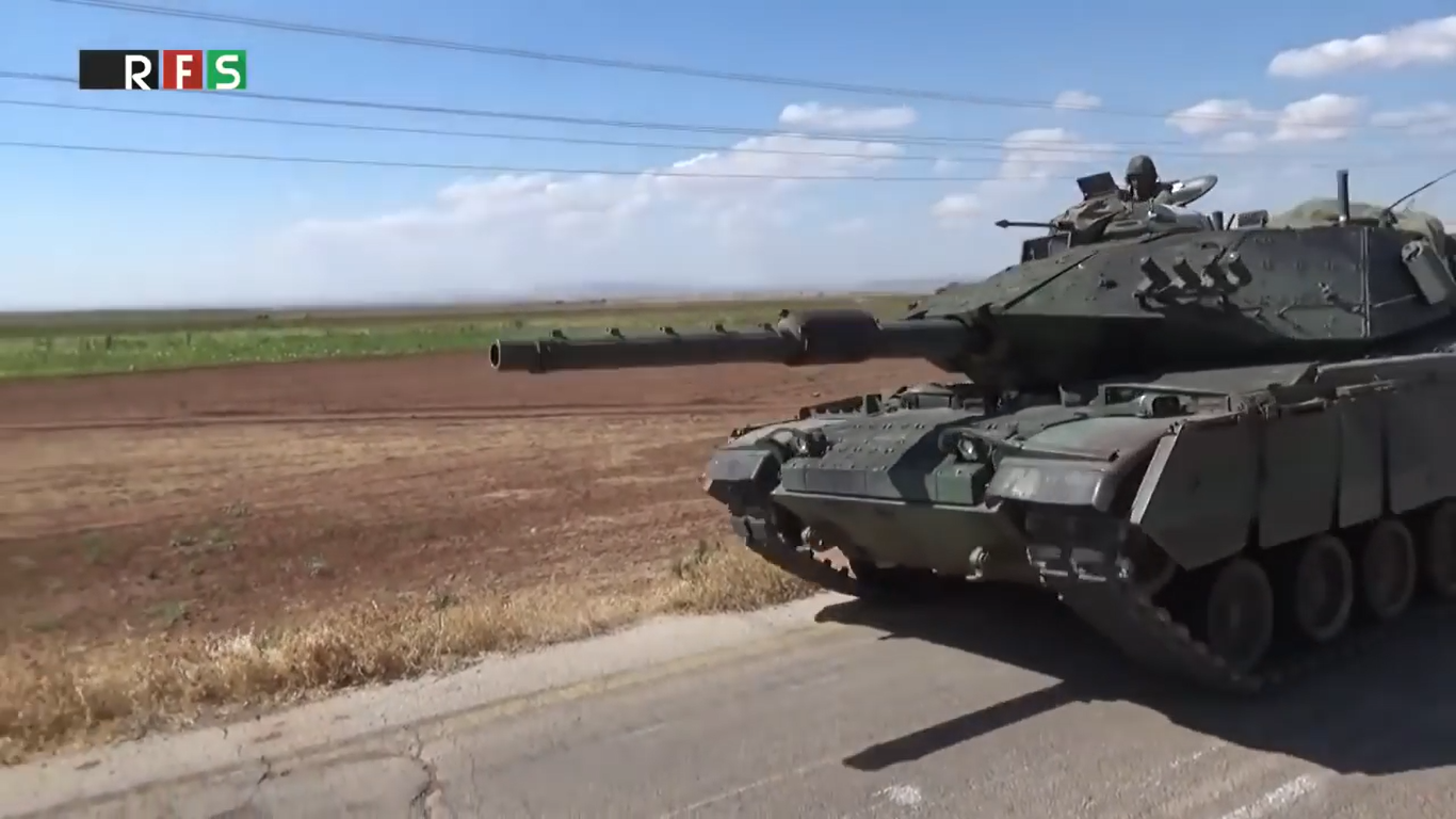 yoksun. Bunun yerine ek aplik zırha sahip. Türk M-60 tankı El Rai'ye ilerliyor, Eylül 2016 M-60 lar tehlikede Türk tankları tecrübeden yoksun değil.
