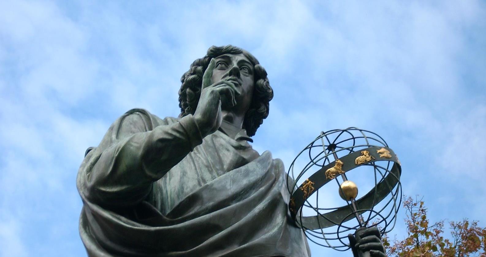 Nicolaus Copernicus 3 Ünlü astronomist Nicolaus Copernicus un bu şehirde doğması, şehrin ve üniversitenin sembolü olarak anılmasına kaynaklık etmektedir.