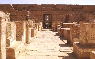 Yaklaşık olarak M. Ö. 1190 yıllarında Deniz kavimlerinin ikinci saldırısında firavun olan III. Ramses (M. Ö. 1197-1165) Medinet Habu daki mezar anıtındaki yazıtta: Adalar üzerindeki kavimler göç etmişlerdi.