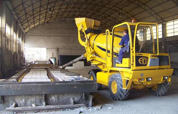 PREFABRİK BETON DÖKÜM İŞLERİNDE Prefabrik beton; kalıplara dökülmek suretiyle elde edilen beton ürünleridir.