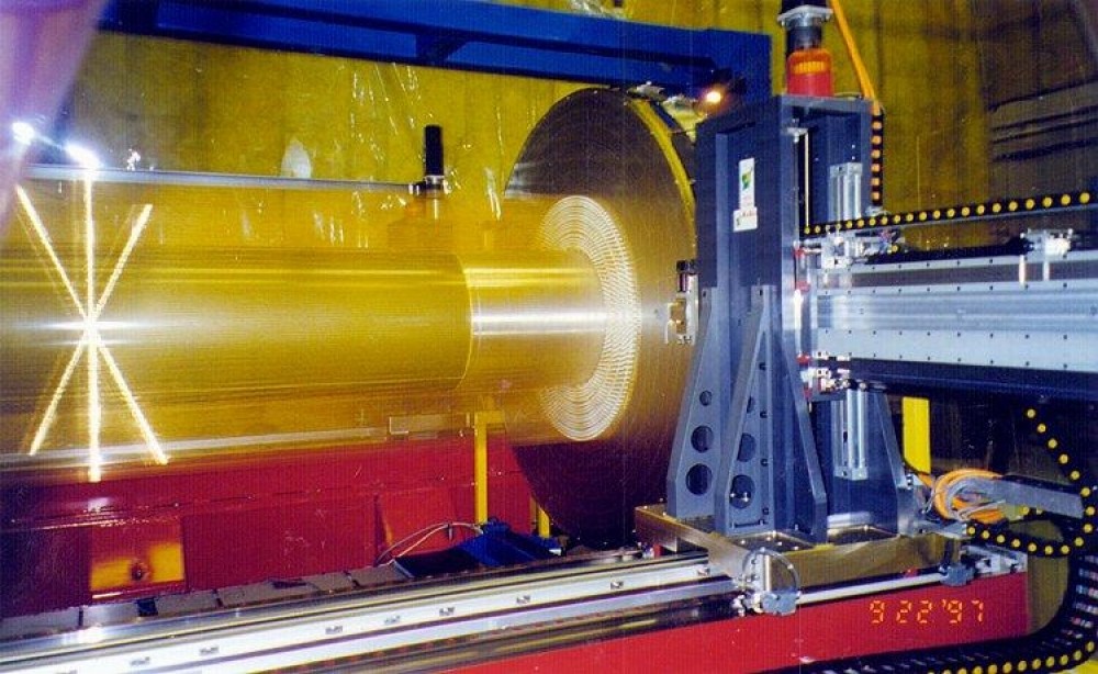 Detektörler İz Takip Edici Detektör BaBar Genel olarak büyük hacimli gaz sürüklenme odaları (Drift Chambers) iz detektörü olarak kullanılır.