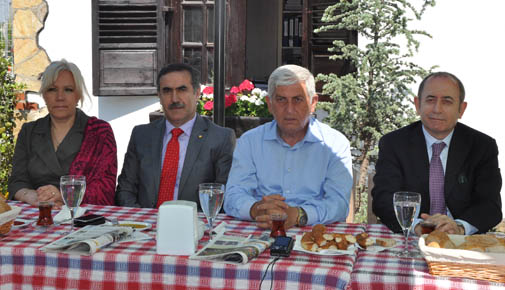 CHP Milletvekili Adaylarını Tanıttı CHP milletvekili adaylarının tanıtıldığı kahvaltılı toplantı Konca Garden tesislerinde yapıldı. Kahvaltıya yerel basının yanı sıra CHP'den milletvekili adayları M.