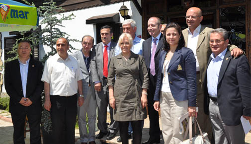 Kadir 1959 evli ve İlçe meslek yönetiminin örgütlerinin CHP'den ve başkanlığı Çankırı Gökmen 1 örgütünde kız Meclis'teki demokratikleştirilmesi, babasıdır.