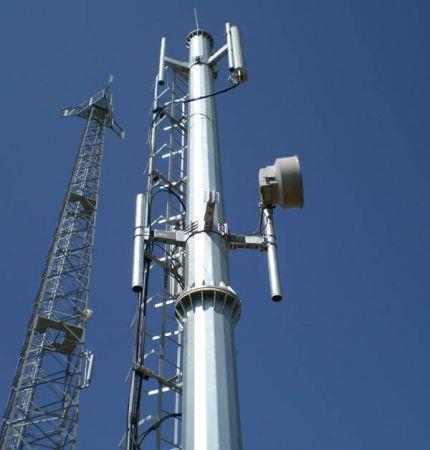 Resim-2 Resim-1 ve Resim-2 de görüldüğü üzere kırsal alanda kurulmuş olan baz istasyonlarıdır. Baz istasyonlarının üstündede mikrodalga antenler bulunmaktadır.