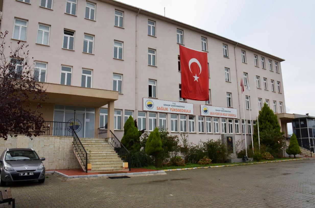 Yüksekokullar Sağlık Yüksekokulu: Sağlık Yüksekokulunun alt yapısını oluşturan, Sinop Sağlık Hizmetleri Meslek Yüksekokulu, 1992 Yılında Sağlık Bakanlığı ile Yükseköğretim Kurulu arasında imzalanan