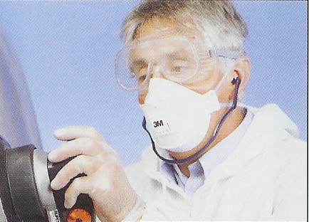 UYGULAMA FAALİYETİ UYGULAMA FAALİYETİ İşlem Basamakları Öneriler İş güvenliği tedbirlerini alınız. Solvent buharlarını ve zımpara tozlarını teneffüs etmemek için maske kullanınız.